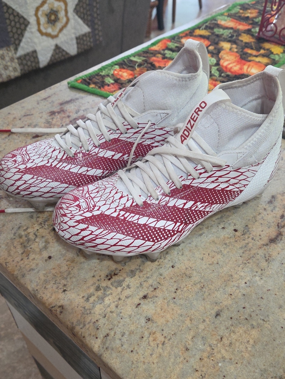 Mens White and Red Football/soccer/Cleat Shoe